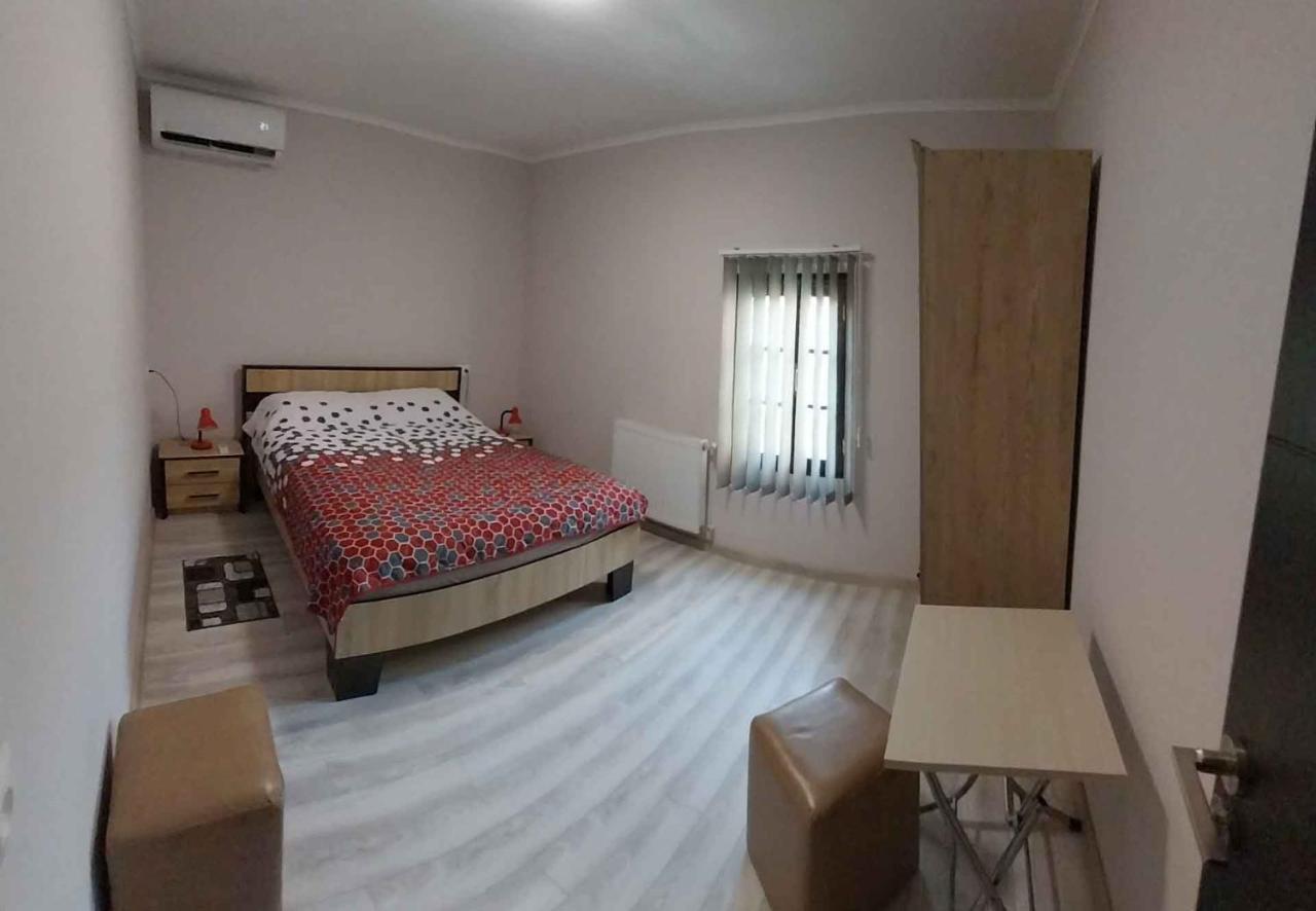 Full House Apartment Tbilisi ภายนอก รูปภาพ